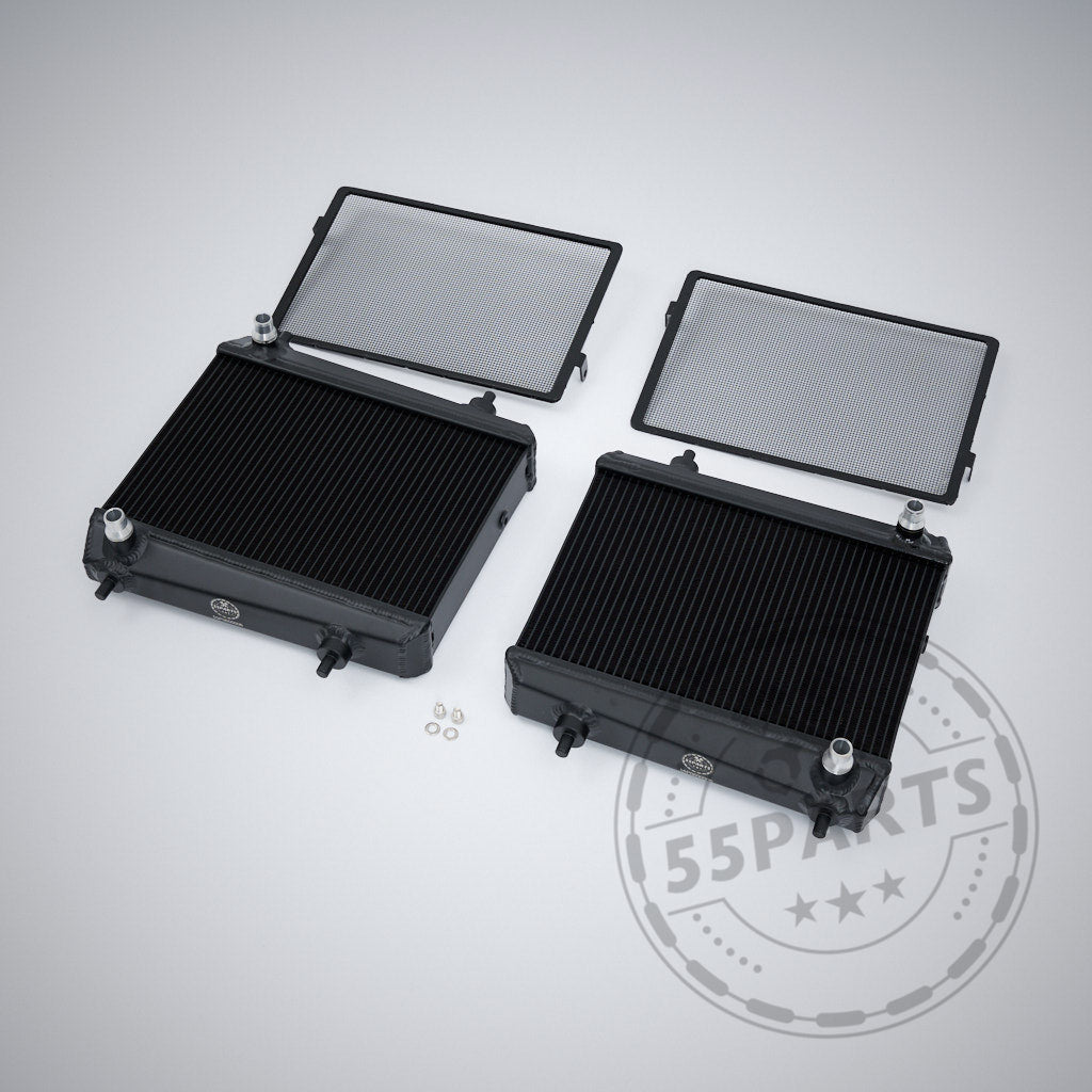 Paar schwarze 55Parts Aluminium Upgrade Seitenkühler (Wasserkühler) mit Maschendrahtgitter und vier Unterlegscheiben-passend für BMW G87 M2, G80/G81 M3, G82/G83 M4 S58-perfekt für ein Trackday Kühlung Upgrade. Teilegutachten inklusive.