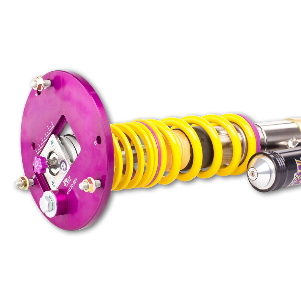 Das KW Gewindefahrwerk V3 Clubsport incl. Stützlager für BMW 1er F20/F21, 2er F22, 3er F30, und 4er F32 ist in gelb mit lila Halterung auf weißem Grund abgebildet, ausgelegt für optimale Fahrdynamik Optimierung.