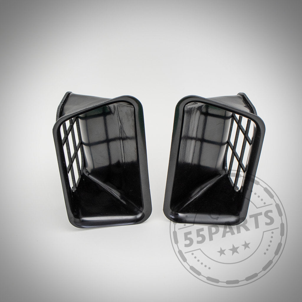 Zwei schwarze Kunststoff-Luftauslassabdeckungen mit Gittermuster von 55Parts, konzipiert als Airscoop / Ram Air Intakes für die meisten BMW F-Serien Modelle - perfekt für Upgrades oder Zubehör, inklusive Gutachten.