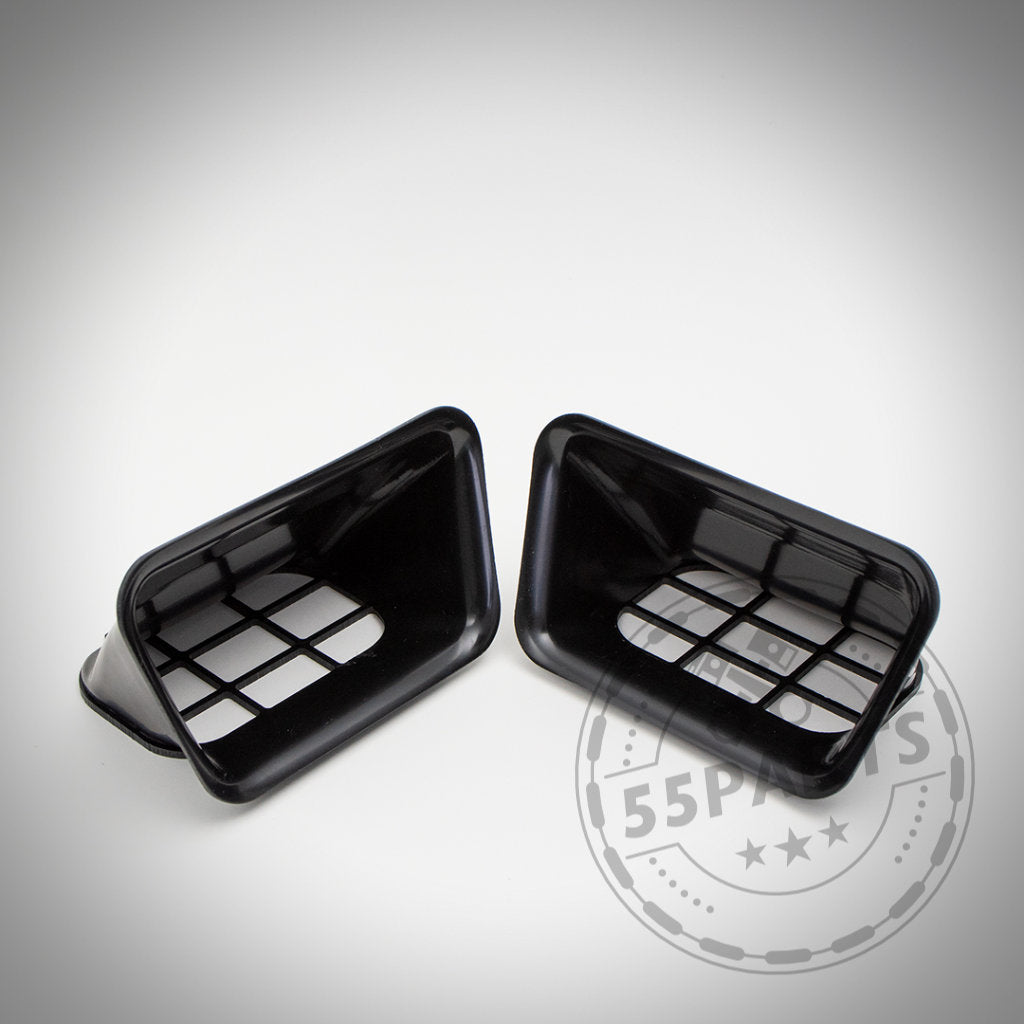 55Parts Exclusive Airscoop Ram Air Intake für fast alle BMW F-Serien Modelle, dargestellt als ein Paar schwarzer Kunststoffdüsen mit Gitteröffnungen auf weißem Hintergrund. GUTACHTEN inklusive!.