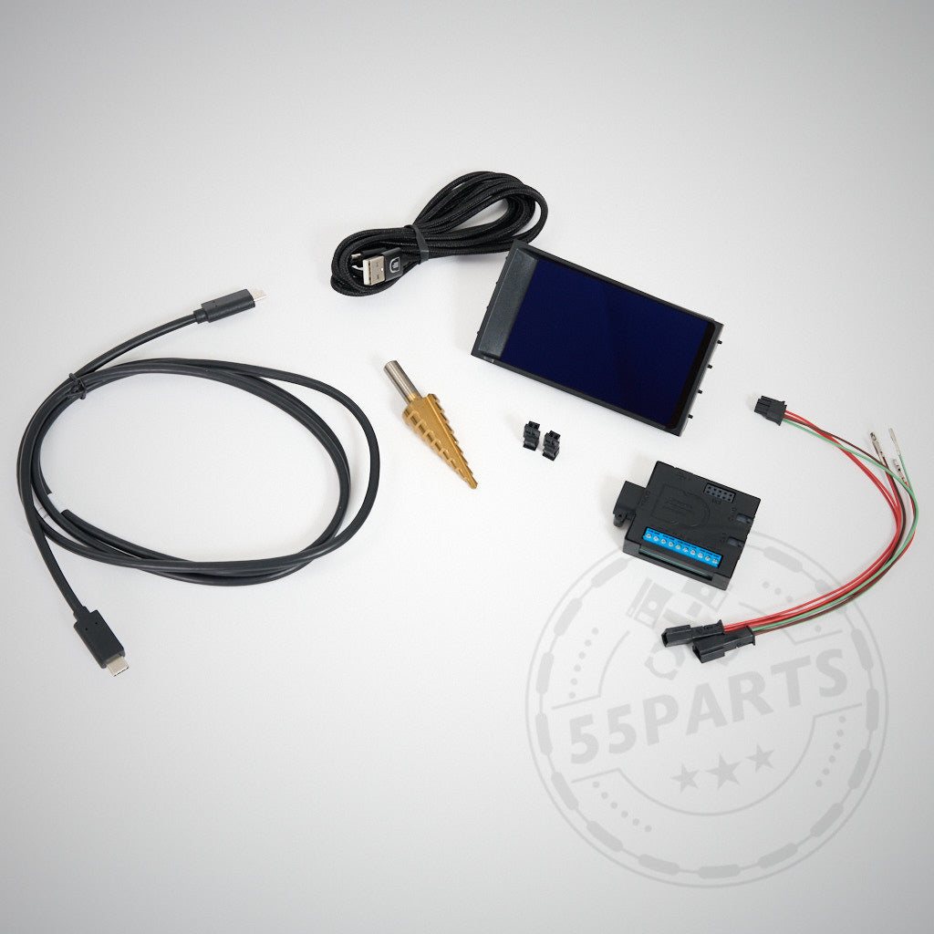 Das AK Motion DataDisplay NextGEN-Kit passend für BMW-Modelle umfasst einen Bildschirm, Kabel, einen Bohrer, Anschlüsse und Drähte auf weißem Hintergrund – perfekt für AK Motion-Projekte oder die Verwendung von DataDisplays.