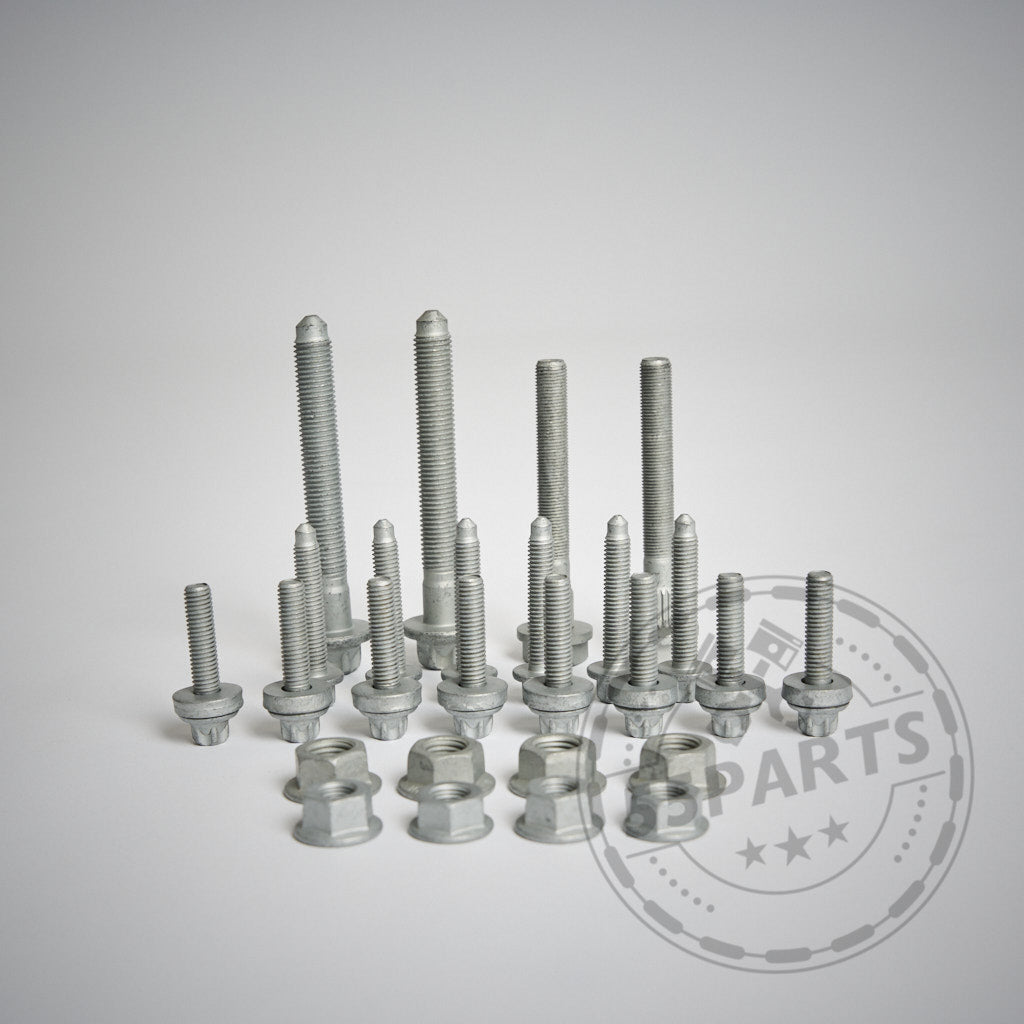 Ein Sortiment Einbauschrauben und -muttern für NoFlex Zugstreben und Querlenker, passend für BMW 1er–4er F-Serie (F2x, F3x) inkl. xDrive und alle Motoren, ist übersichtlich auf einer schlichten, hellen Oberfläche angeordnet.