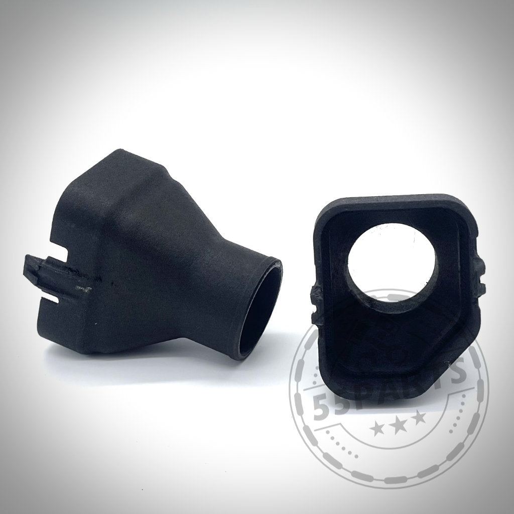 Das 55Parts Exclusive Bremsbelüftungsset für BMW M2, M3, M4 (G80, G81, G82, G87 - G8x S58) ist in schwarzem Kunststoff aus zwei Blickwinkeln auf weißem Hintergrund mit einem schwachen 55Parts Logo-Wasserzeichen dargestellt.