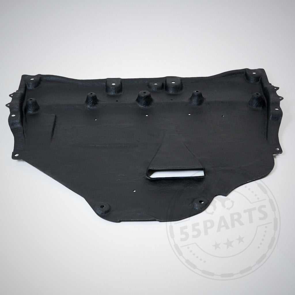 Die GFK Unterboden inkl. Differential- und Getriebekühlung &amp; Polybauer Automotive für den Toyota GR Yaris mit Montagemöglichkeiten, präsentiert auf hellgrauem Hintergrund.