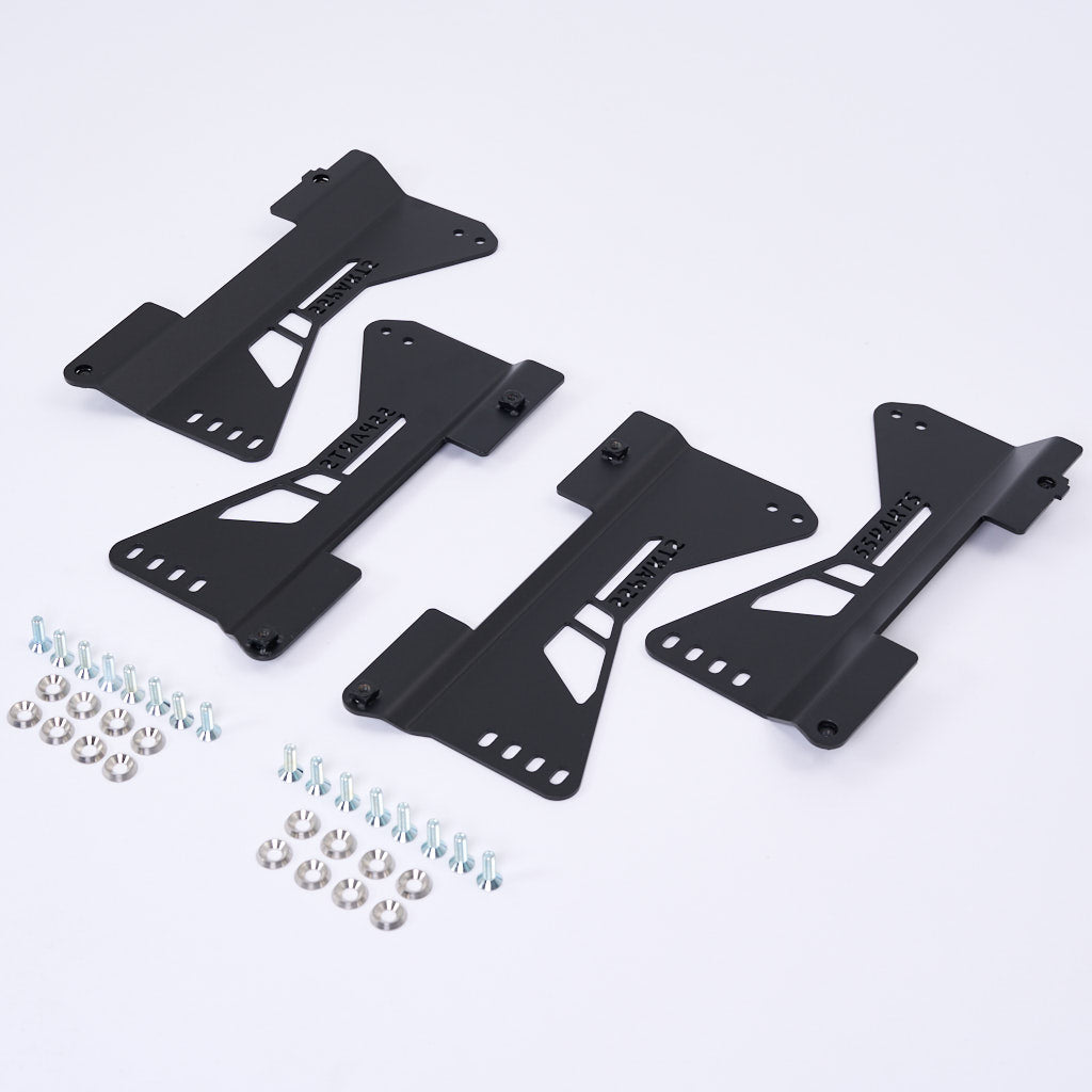 Ein Satz 55Parts Stahl Seitenadapter aus schwarzem Metall, passend für OEM BMW E-, F- und G-Serie Laufschienen - optimal für die Montage von Schalensitzen wie Recaro Pole Position oder als vielseitige Befestigungslösung.