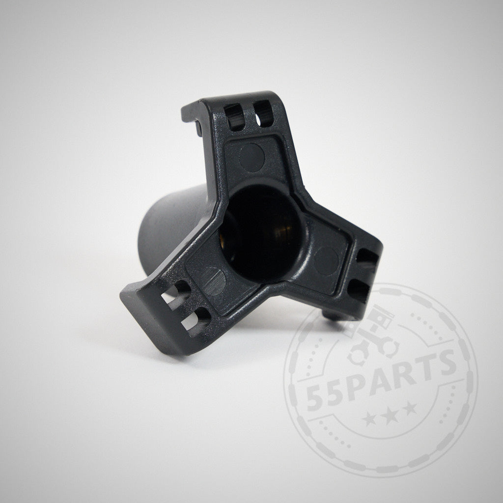 The 55Parts Kofferraum Heckklappe Haken für Tüten, passend für Tesla Model 3 und Model Y, aus schwarzem Kunststoff mit zentralem Gewindeloch, wird auf hellem Hintergrund gezeigt.