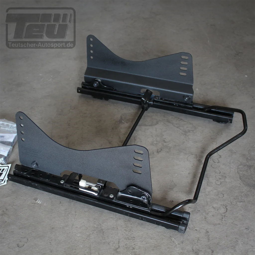 Die Teutscher Recaro Pole Position Sitzkonsolen, incl. Materialnachweis, verfügt über einen schwarzen Metallrahmen mit Metallstangen und ist ideal für Mini F5X Modelle.