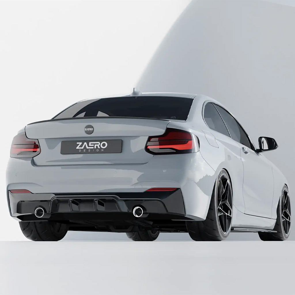 Heckansicht eines eleganten silbernen Sportwagens mit schwarzen Akzenten, Doppelauspuffrohren und einem ZAERO Design EVO-1 Diffusor passend für BMW F22, F23 M235i, M240i von ZAERO auf weißem Hintergrund.