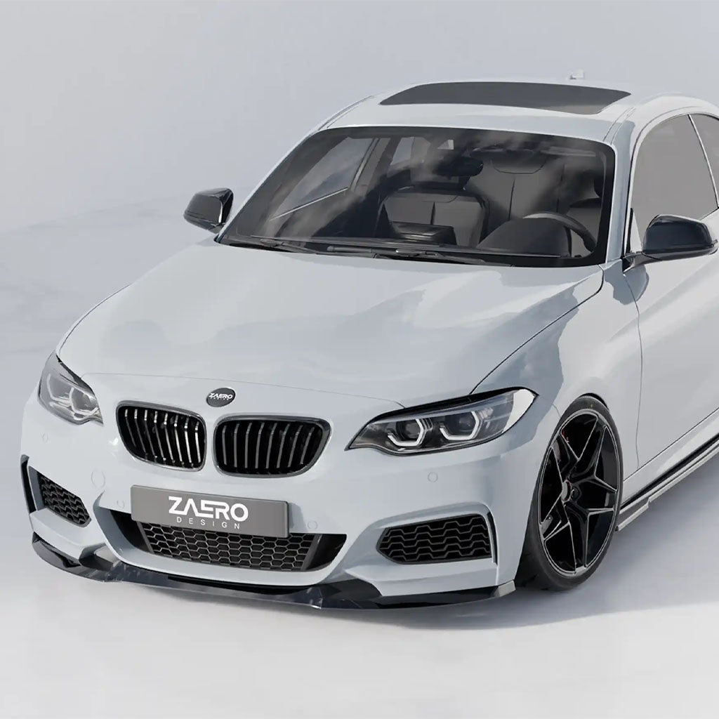 Weißer Sportwagen mit einer ZAERO Design EVO-1 Frontlippe für BMW F22/F23, von vorne gesehen vor einem schlichten Hintergrund.