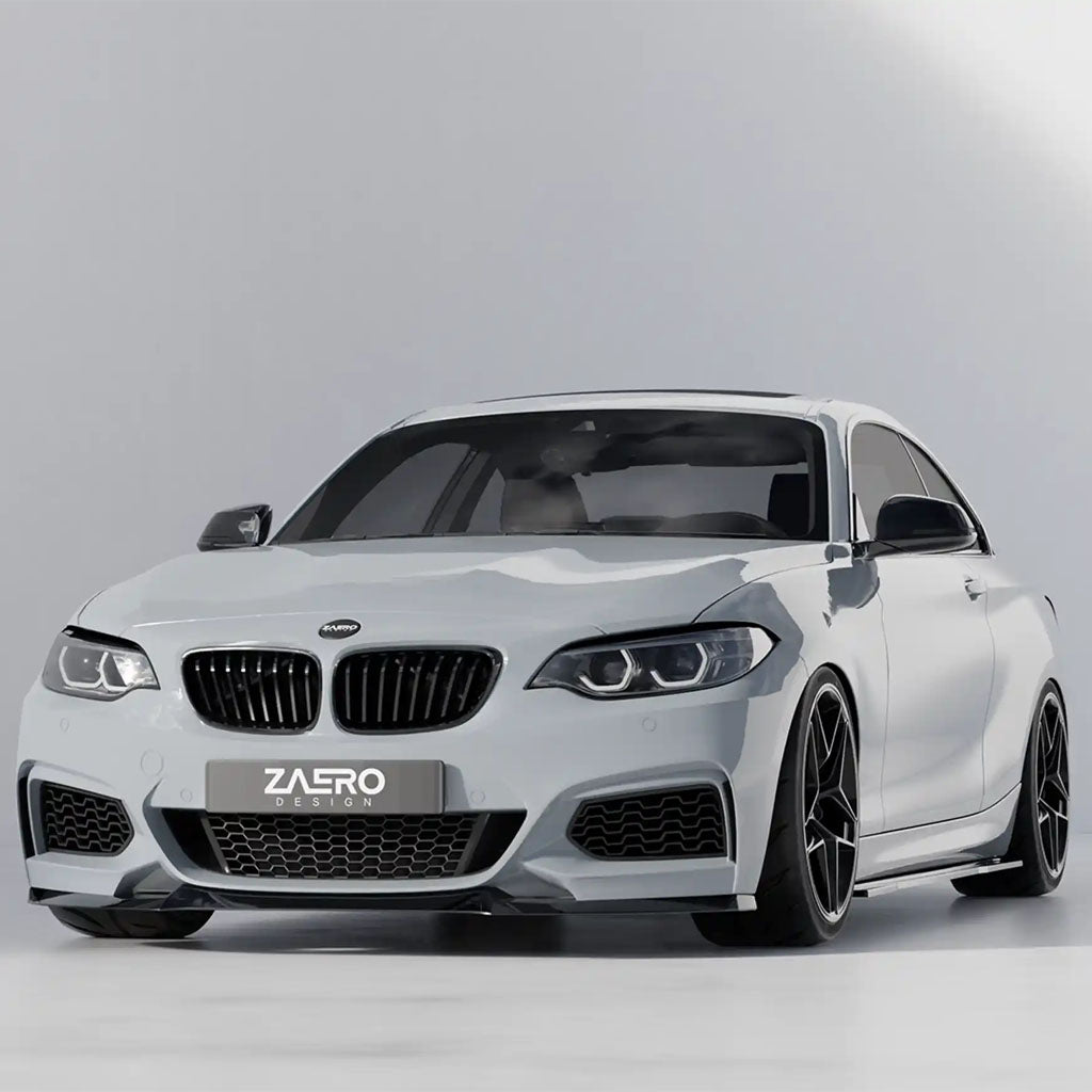 Ein weißes BMW Coupé mit ZAERO Design EVO-1 Seitenschwellern für F22/F23, Glanz Schwarz Felgen, einem modifizierten Bodykit und ZAERO Schriftzug auf dem Nummernschild.