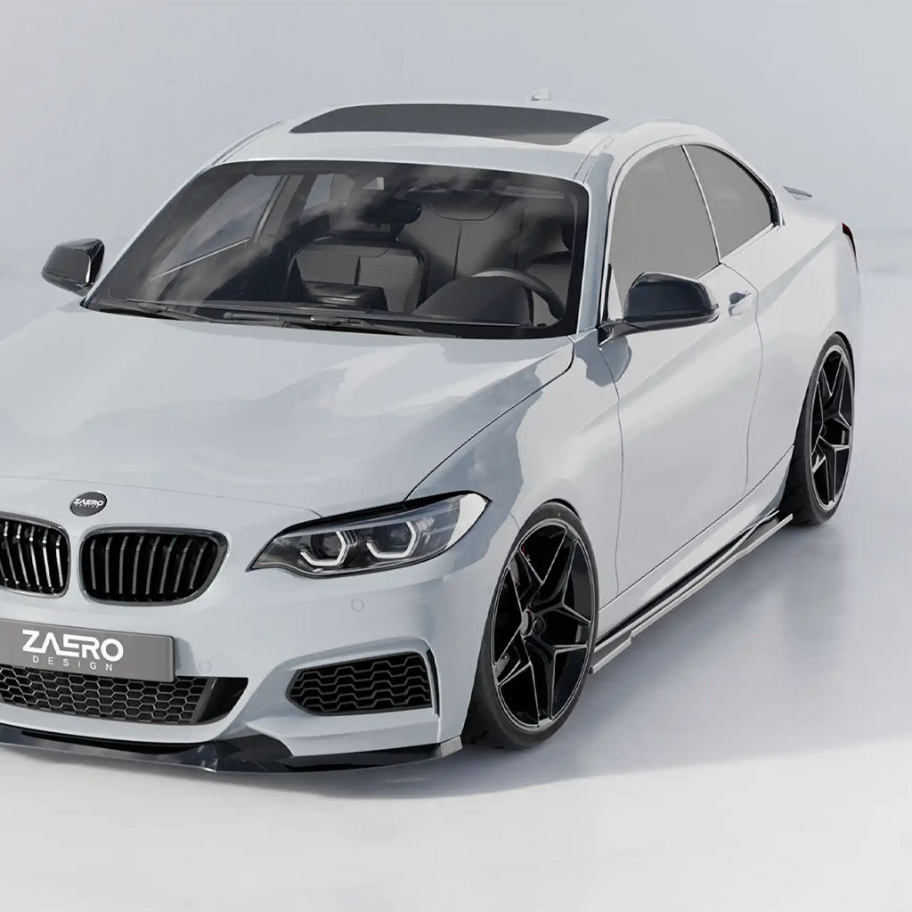 Weißes BMW F22 Coupé mit ZAERO Design EVO-1 Seitenschweller, schwarzen Glanz Schwarz Felgen und getönten Scheiben in einer minimalen, hellen Studioumgebung.