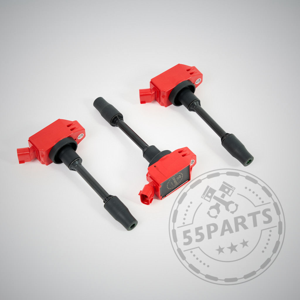 Drei 55Parts Special Zündspulen passend für Toyota Yaris GR von 55Parts in rot und schwarz auf hellgrauem Hintergrund - ideal für Yaris GR-Besitzer, die mehr Leistung suchen.