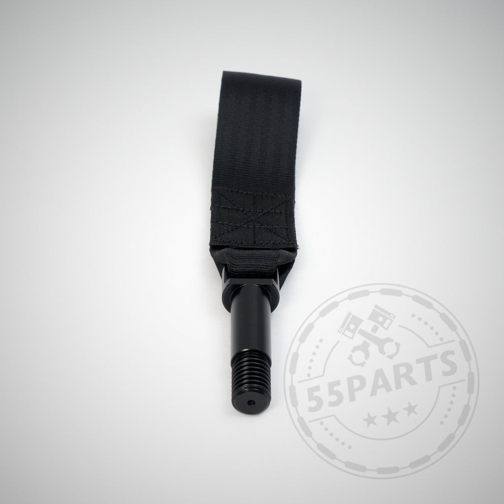 Die 55Parts Abschleppschlaufe Motorsport passend für BMW F-Serien (auch F87, F82) Modelle verfügt über ein schwarzes Nylonband mit genähter Schlaufe und Metallstange mit Gewinde, dargestellt auf einem schlichten weißen Hintergrund.