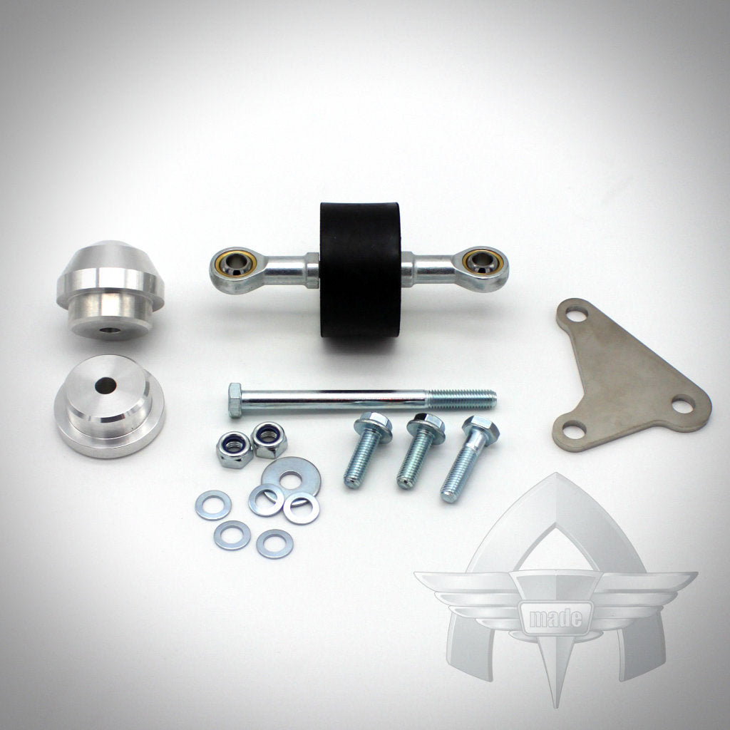 Exklusiv bei 55Parts: ATmade Diff-Lockdown 2.0 Metallaufhängungs- oder Verbindungssatz von ATmade, enthält Schrauben, Unterlegscheiben, Buchsen, Stangenenden und eine Montageplatte, abgebildet auf weißem Hintergrund.