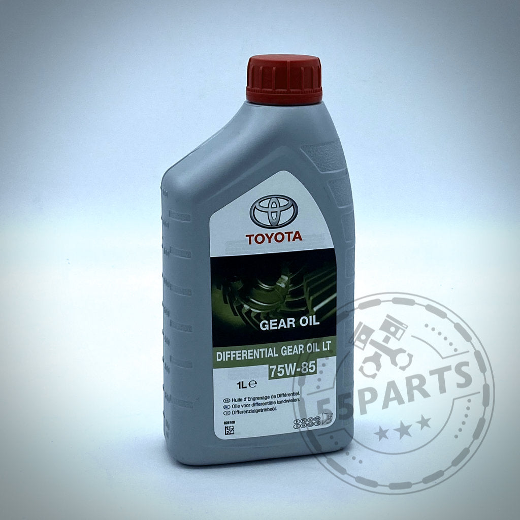 Eine 1-Liter-Flasche Original Toyota Öl für Verteilergetriebe 75W85 LT, perfekt für die Verschleißteile-Wartung im Toyota Yaris GR, mit grau-roter Kappe.