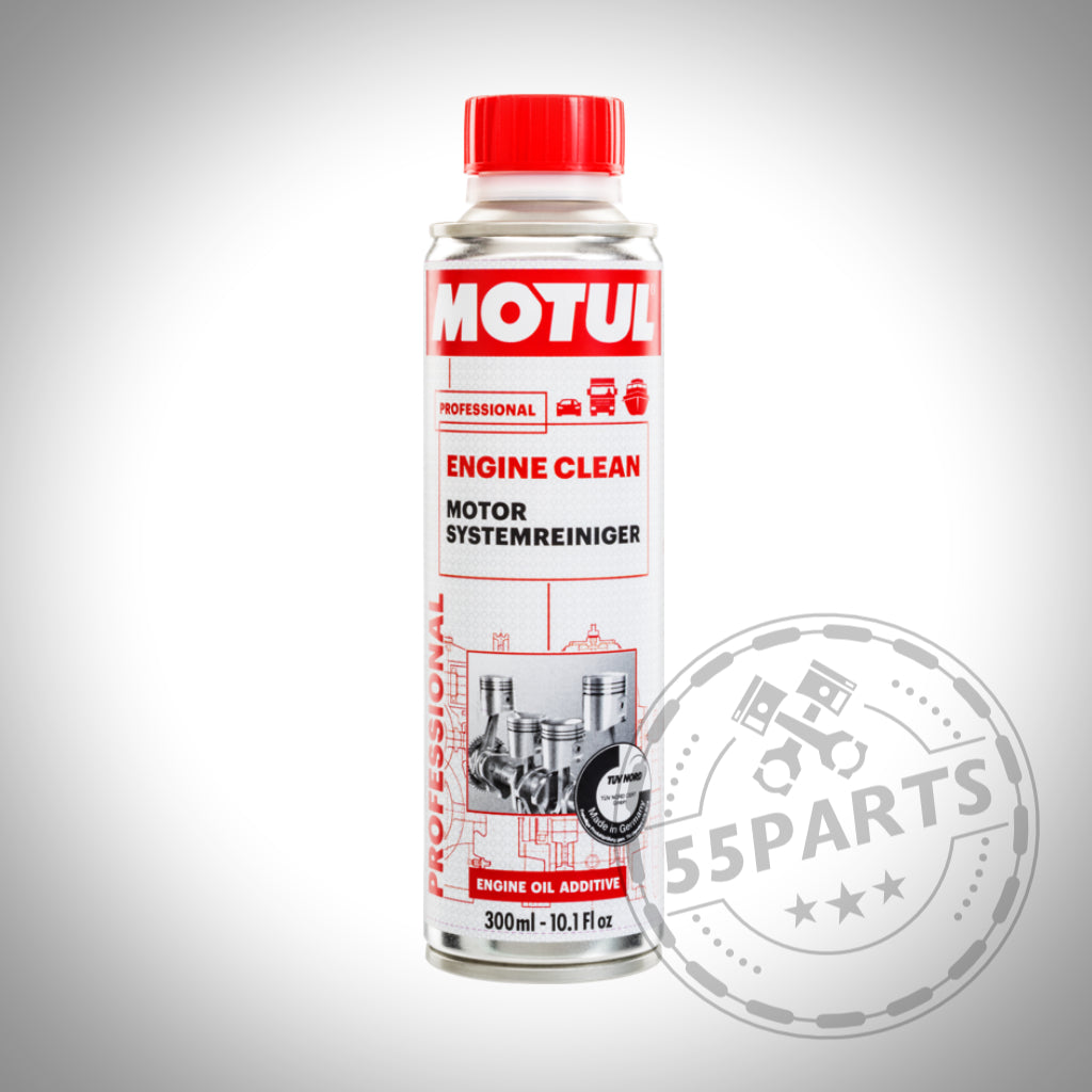 Eine 300-ml-Dose Motul Engine Clean Motorsystemreiniger von Motul mit rot-weißem Etikett auf weißem Grund. Geeignet für Direkteinspritzer-Motoren.