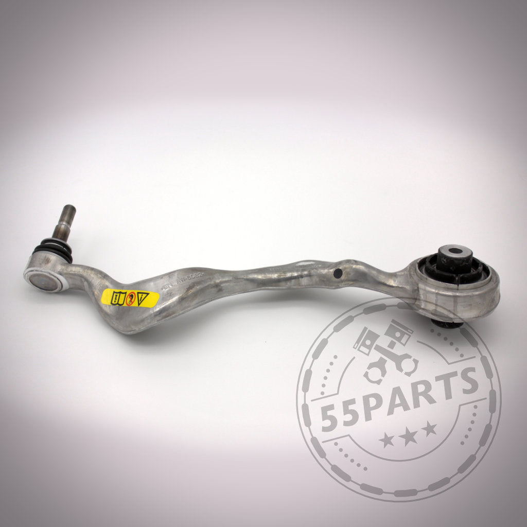 Das 55Parts M3 Fahrwerkskomponenten Komplettset mit NoFlex Bearings, Uniball Zugstrebenlager passend für BMW 1er E8x &amp; 3er E9x, ideal für Fahrwerk-Modifikationen, abgebildet auf weißem Hintergrund mit 55Parts Wasserzeichen.