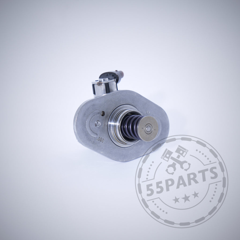Eine Nahaufnahme eines Bosch Supra B58 TU Hochdruckpumpen Upgrade für BMW M140i, M240i, M340i, 440i, 540i, 640i, 840i B58 F-Serie B58TÜ Motor mit einem 55Parts Wasserzeichen in der Ecke.