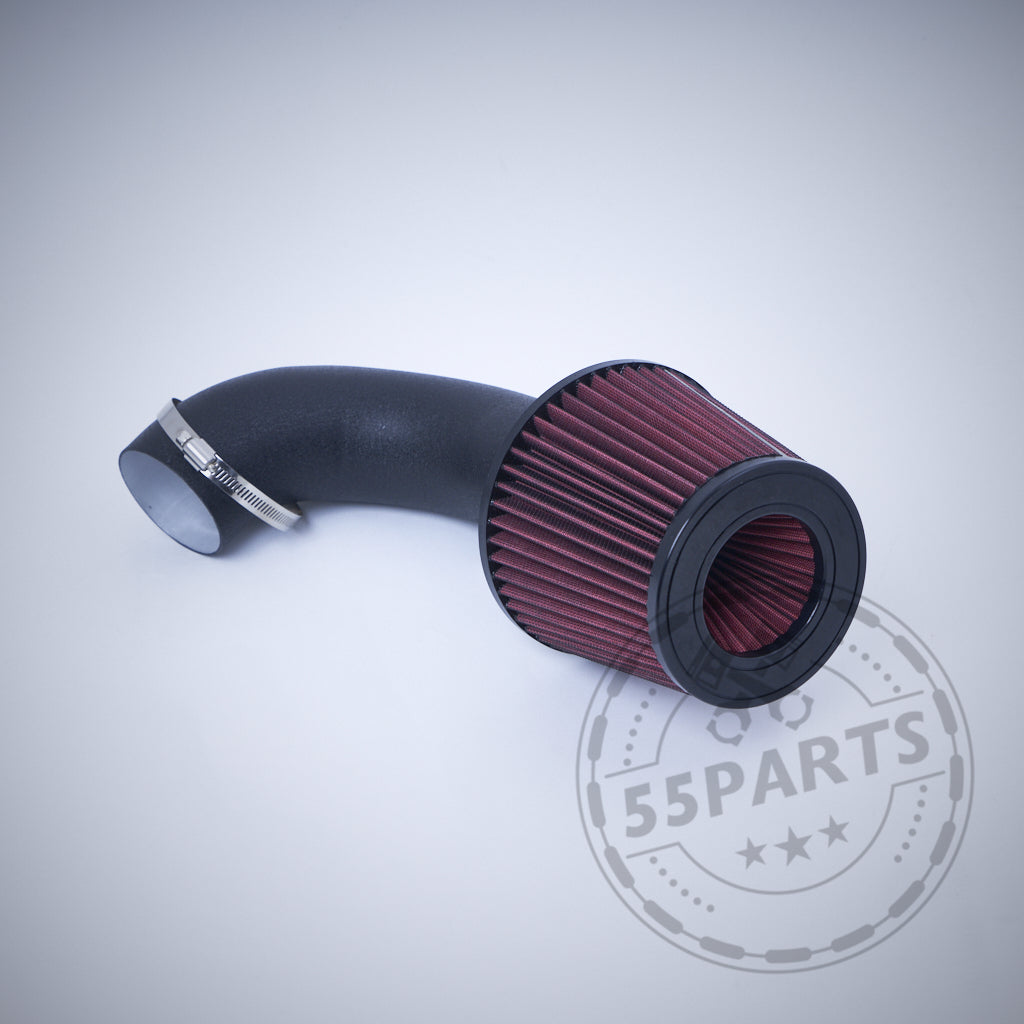 Die 55Parts Offene Ansaugung Dual Cone Intake, passend für BMW M2 Competition, M3, M4 S55 incl. Teilegutachten, verfügt über einen roten Dual Cone Filter und ein schwarzes gebogenes Ansaugrohr - ideal für S55 Tuninganwendungen.