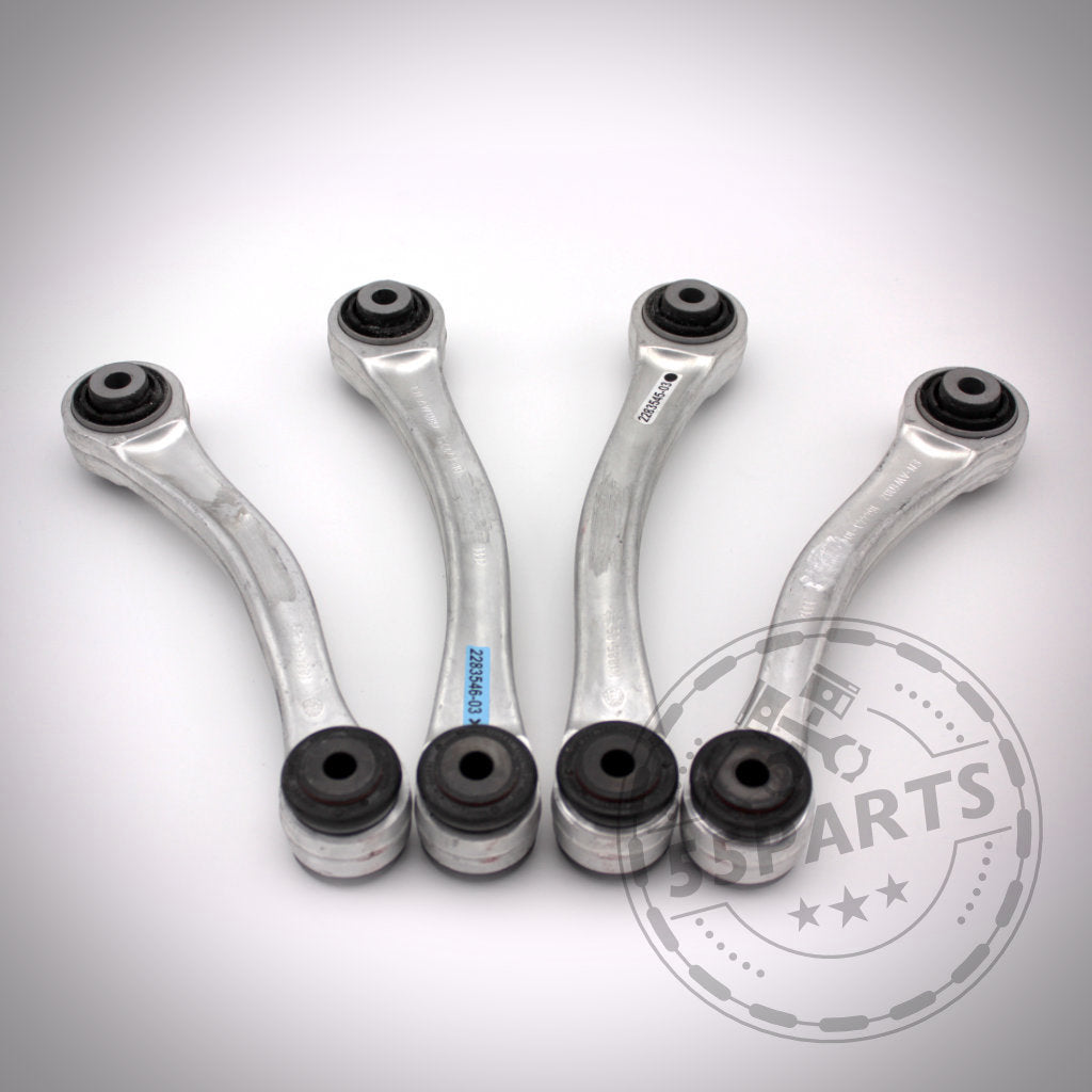 Vier silberne M3-Fahrwerkskomponenten (mit NoFlex-Lagern), passend für BMW 1er E8x & 3er E9x, sind auf einer weißen Fläche mit Logo angeordnet – ideal für jedes Fahrwerk-Upgrade oder Modifikationen.