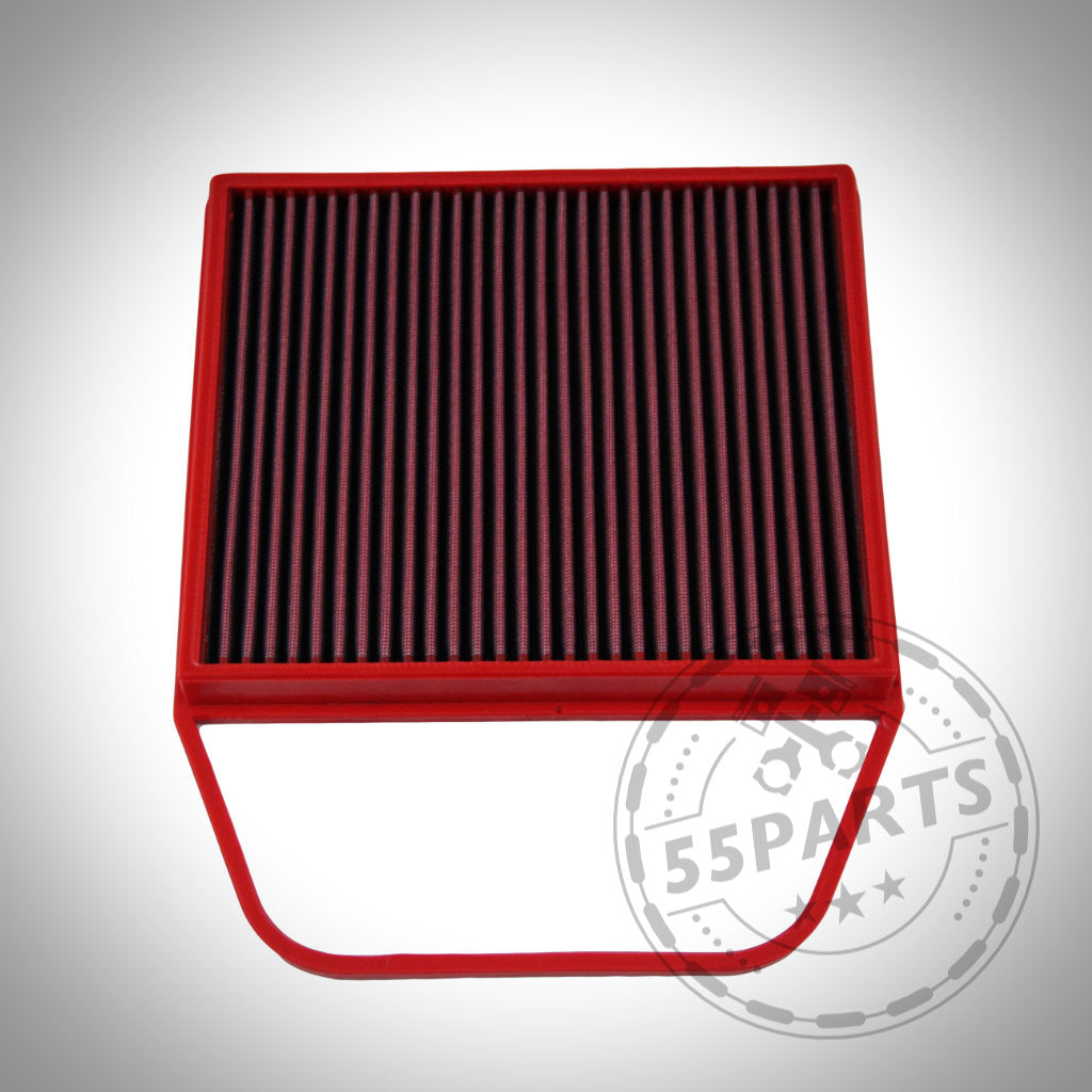 Rechteckiger BMC High Flow-Luftfilter mit rotem Rand und schwarzen Falten, passend für BMW 135i, 1er M Coupé und 335i(x) N54.