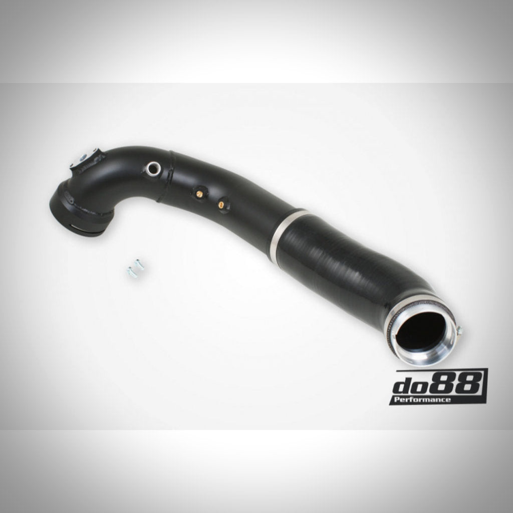 Do88 Aluminium-Chargepipe passend für BMW M135i, M235i, M2, 435i, 335i inkl. X-Drive N55 F-Serie mit Zulassung. Abgebildet mit Metallbeschlägen auf weißem Hintergrund und do88 Performance-Logo – perfekt für Full Bolt On-Setups.