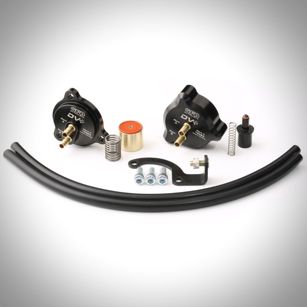 Das GFB DV+ - Verstärktes Schubumluftventil für Mini R5x Cooper S und JCW N18, ein schwarzes Metallventil mit zwei Messinganschlüssen (Port A und Port B), ist auf weißem Hintergrund abgebildet.
