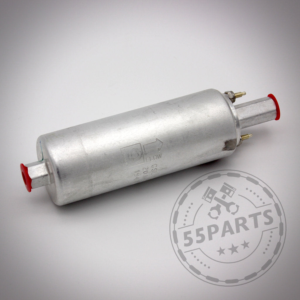 Silberne Walbro 255 GSL392 Inline-Benzinpumpe, passend für BMW 135i, 1er M Coupe, 335i(x) N54/N55 E-Serie; mit roten Endkappen auf hellem Hintergrund – ideal für Stage 1 Upgrades oder als Benzinvorförderpumpe.